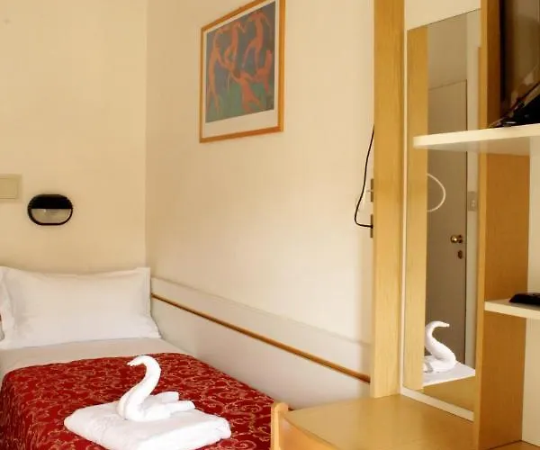 Clara Hotel