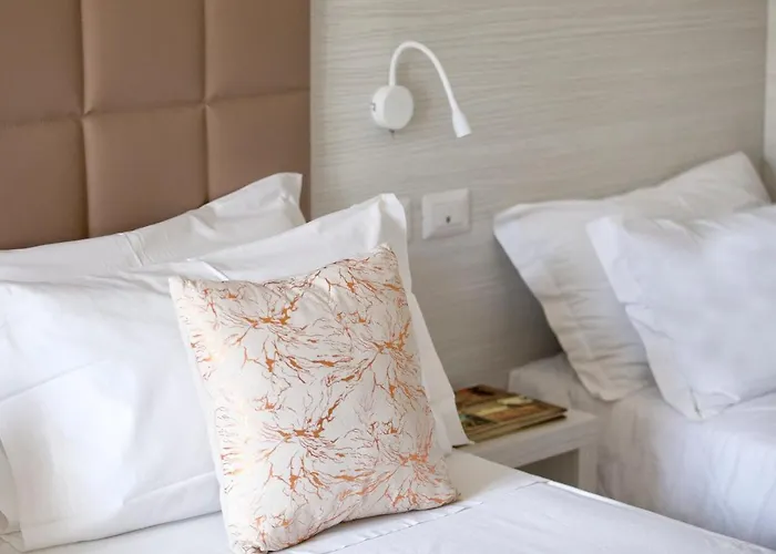 Clara Hotel 3*