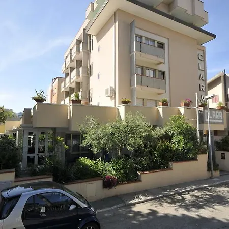 Hotel Clara 3*