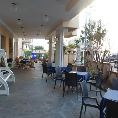 Clara Hotel