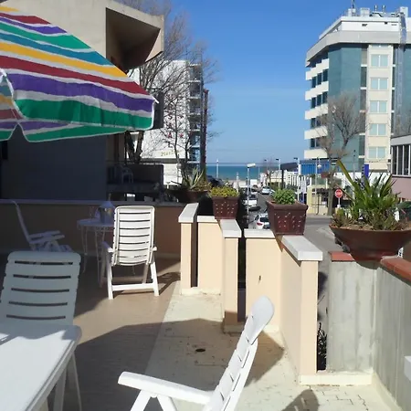 Hotel Clara 3*