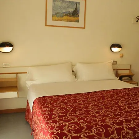 Hotel Clara