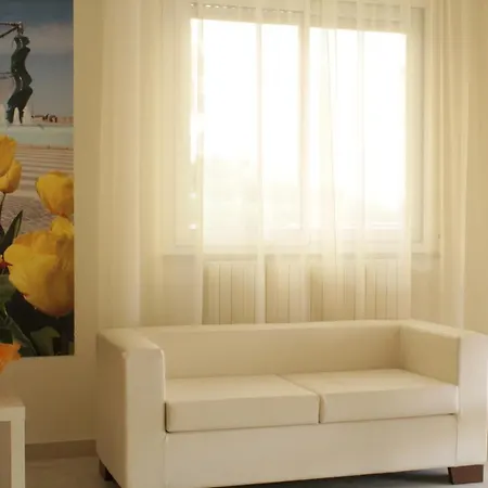 Clara Hotel 3*