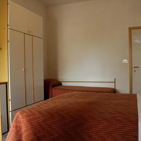 Clara Hotel 3*