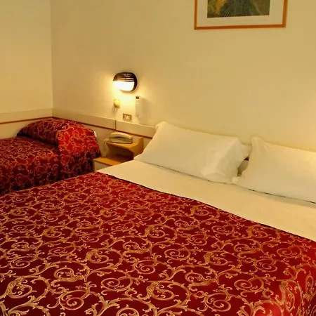 Hotel Clara 3*
