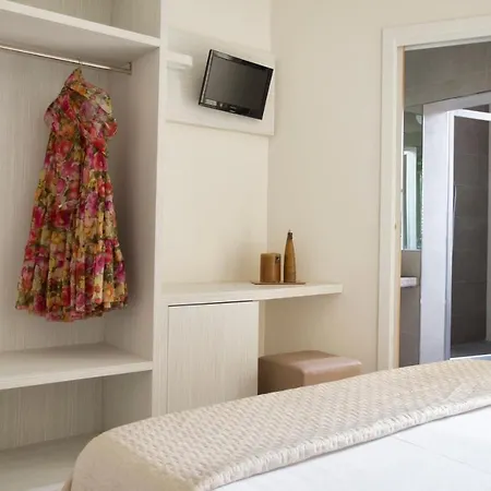 Clara Hotel 3*