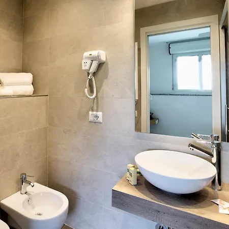 Clara Hotel 3*