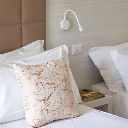 Clara Hotel 3*