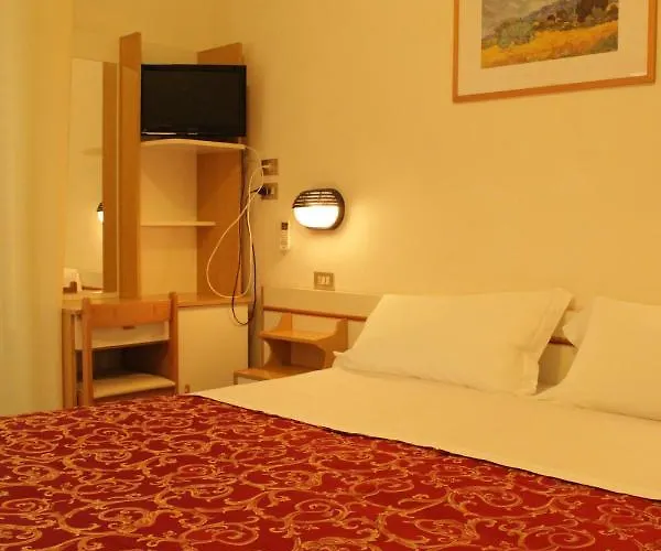 Clara Hotel 3*